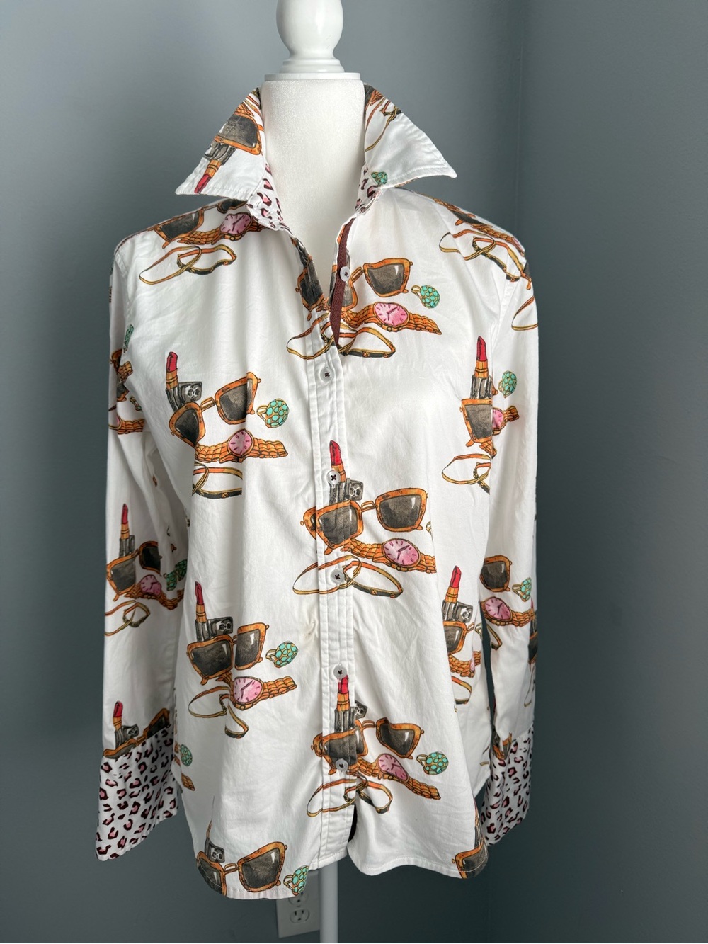 Tizzie White Button Down Shirt w/ Lipstick Sunglasses Gold Jewelry Pink Leopard
